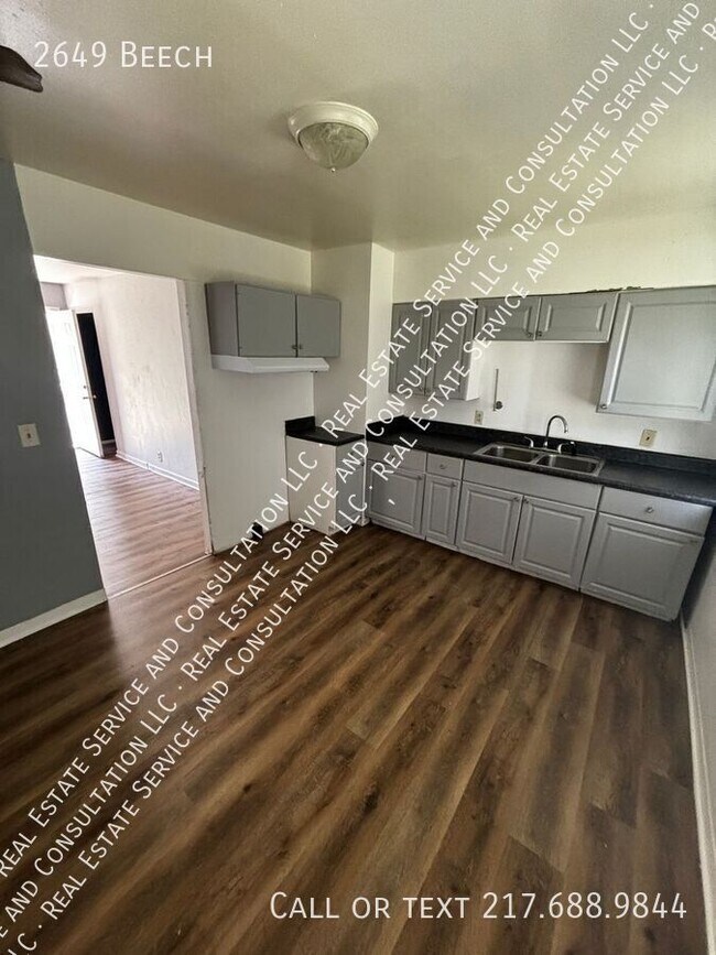 Building Photo - 2649 Beech-