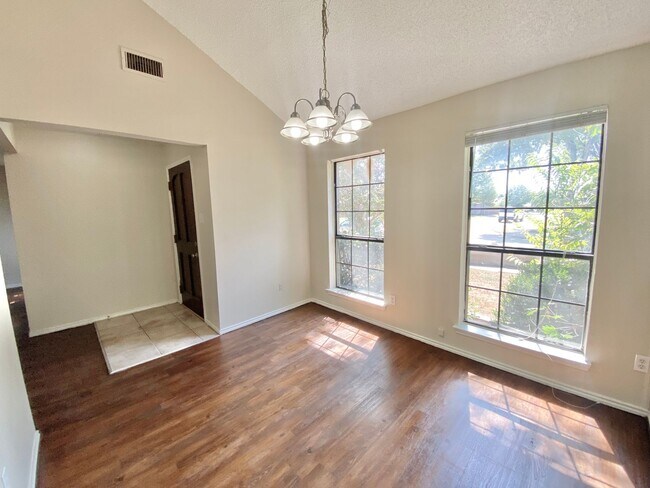 Building Photo - Spacious, Updated Townhome in Garland