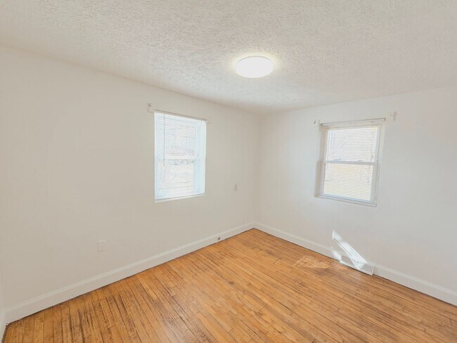 Building Photo - ? Stunning 2 Bedroom, 1 Bathroom Home with garage! ?