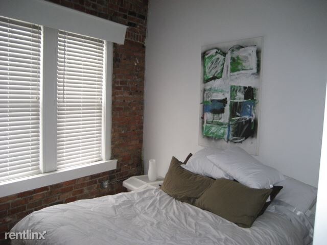 Building Photo - 1 br, 1 bath  - 2136 Michigan Ave