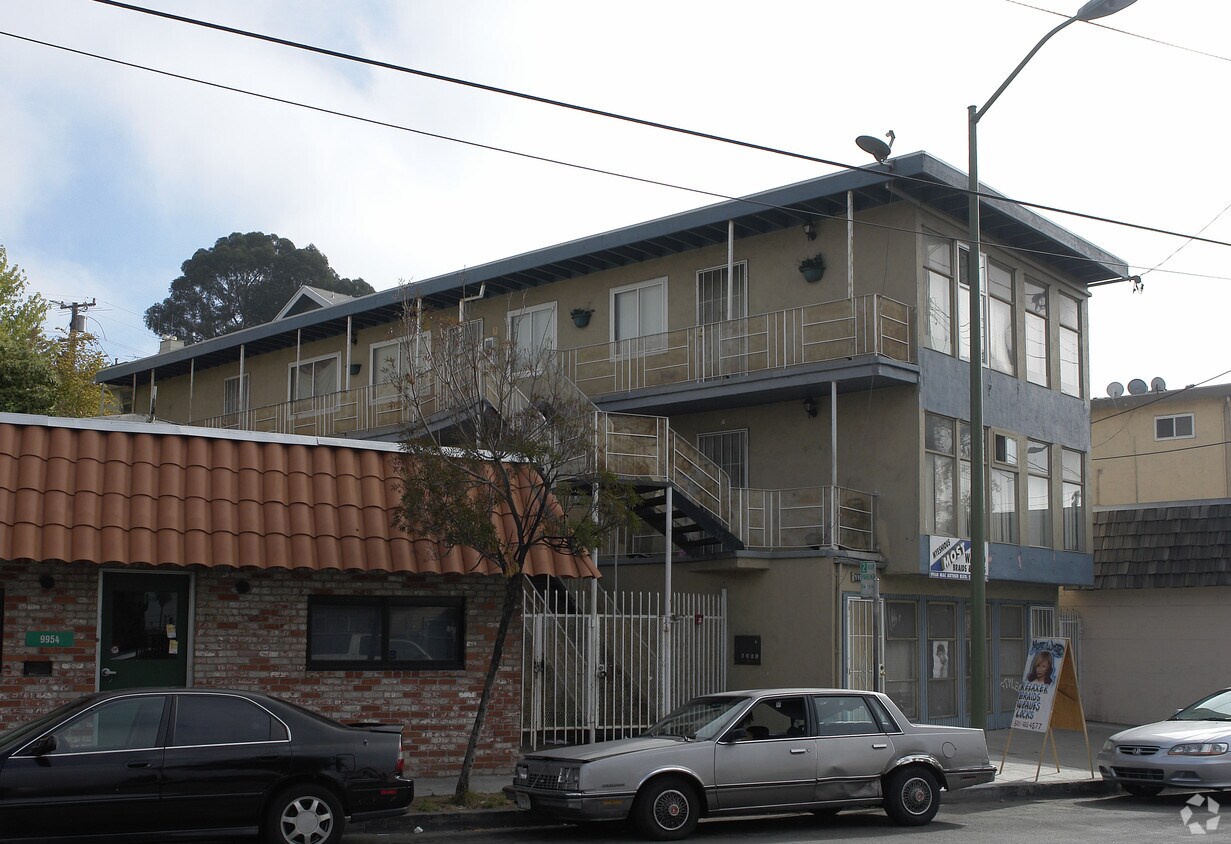 Building Photo - 9960 Macarthur Blvd