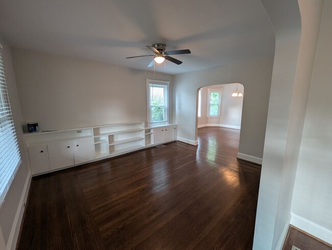 Building Photo - 3827 Millsbrae Ave