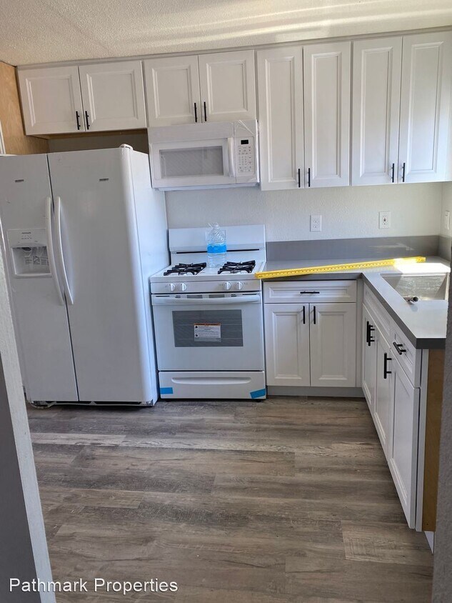 Primary Photo - 2 br, 1 bath House - 655 S Sunshine Avenue