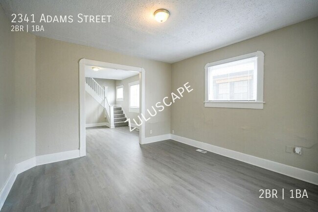 Foto del edificio - 2341 Adams St