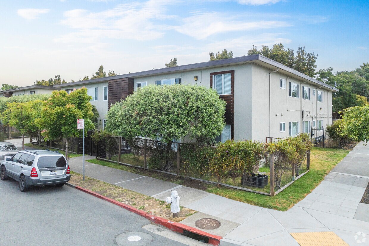 Primary Photo - 2249 Bonar St