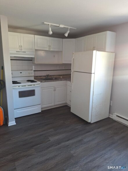 Primary Photo - 217 Hollister Ave