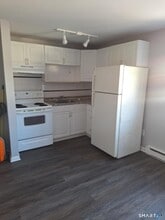 Building Photo - 217 Hollister Ave