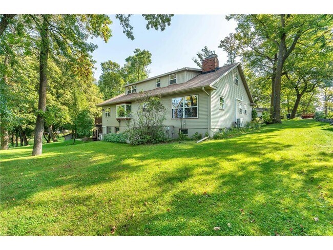 Foto del edificio - 1409 Hoot Lake Dr