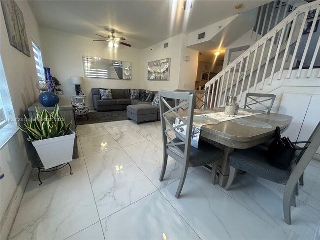 Foto del edificio - 14343 SW 10th St