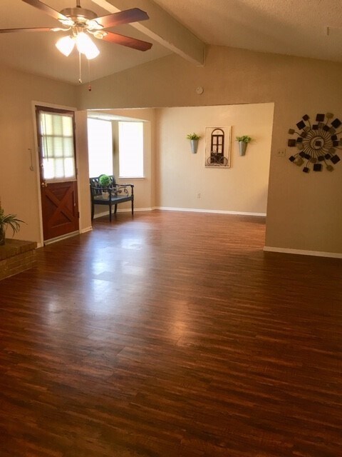 Foto del edificio - Located in the heart of Lancaster! 3/2/2 Bellaire Terrace