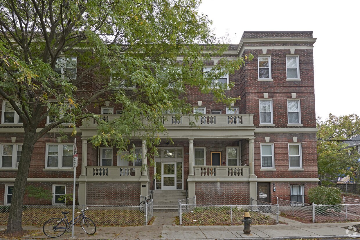Building Photo - 9-15 Egremont Rd