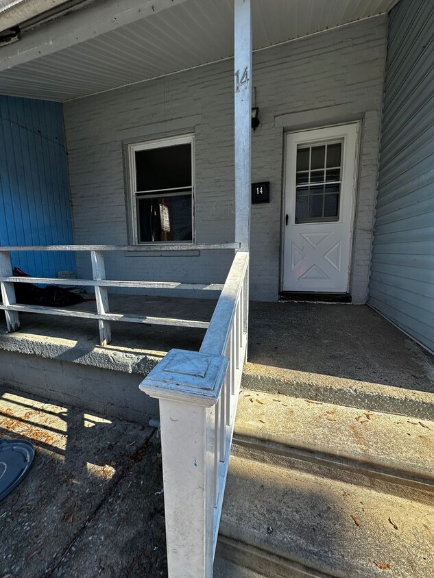Primary Photo - Beautiful 2 Bedroom, 1 Bath in Darby