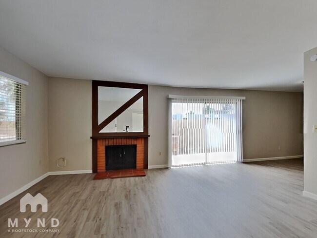 Foto del edificio - 8125 N 33rd Dr