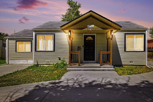 Building Photo - Charming Harvey Park Home with Large Yard & Fireplace