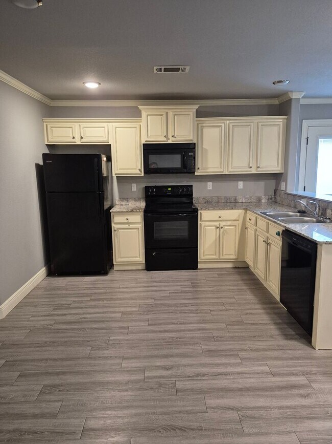 Foto del edificio - Move in special on this gorgeous 3 bedroom...