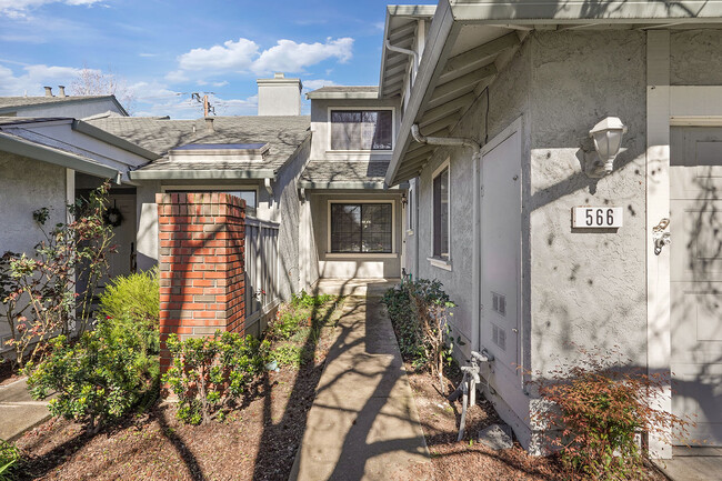 Building Photo - 566 La Corso Dr