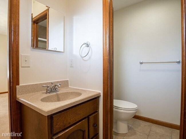 Building Photo - 3 br, 3.5 bath House - 6421 N Camelot Rd