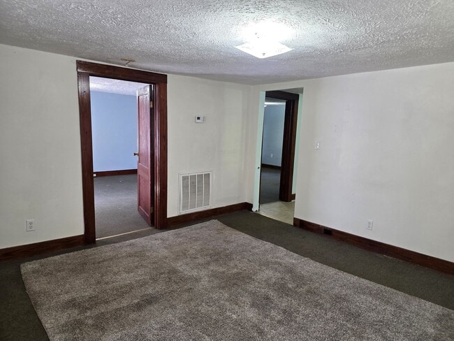 Building Photo - 2 Bed 1 Bath House - Rolling Hill Rd Mount Airy