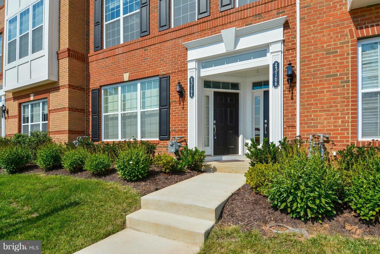 Primary Photo - 43164 Wealdstone Terrace