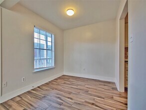 Building Photo - 600 19th St