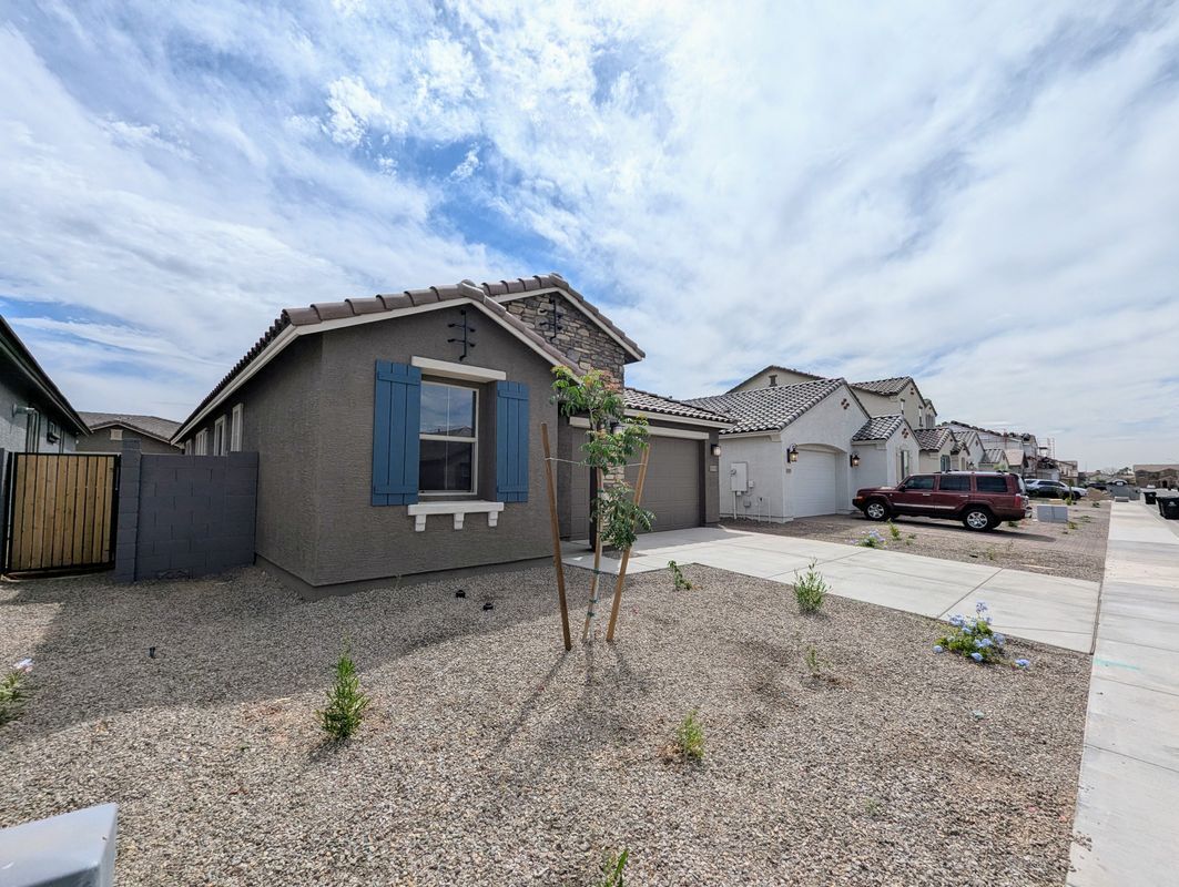 Foto principal - 10163 W Amelia Ave