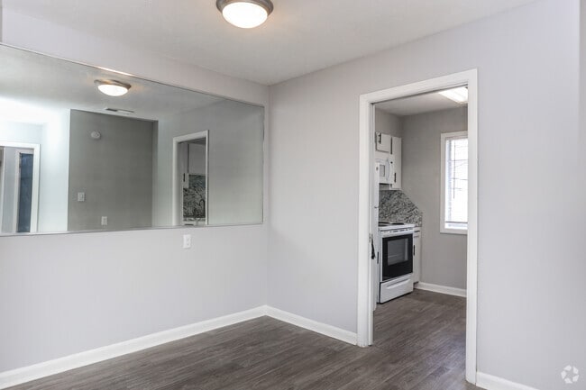 Dining Room - Overlook at Midtown Apartments