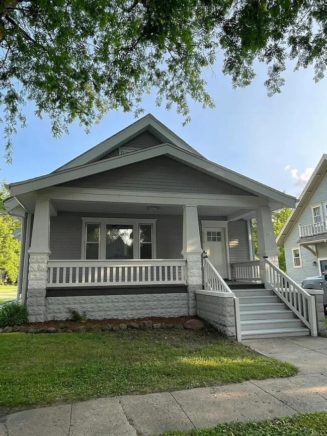 Building Photo - 405 Vine St
