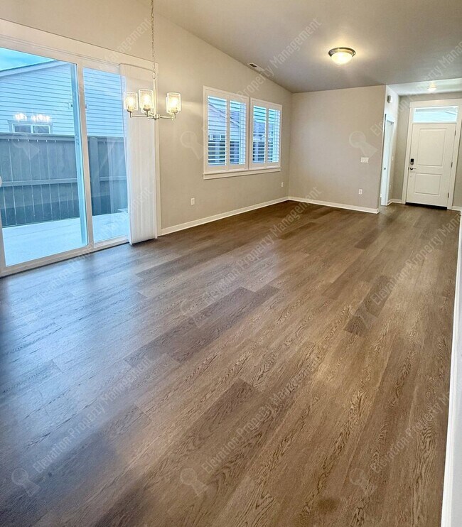 Foto del edificio - Modern single-level 2BR -2BA + office Home  in SE Bend