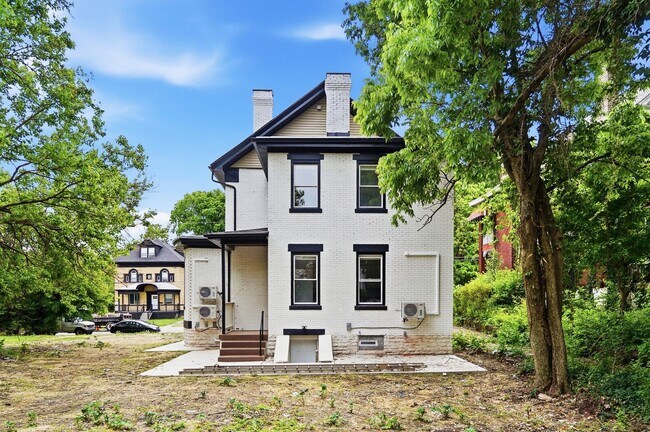 Foto del edificio - 568 Hale Ave