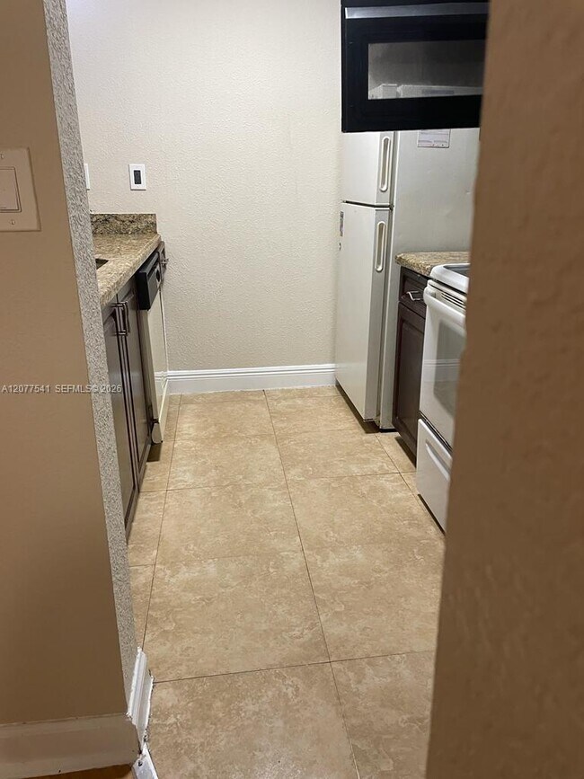 Foto del edificio - 7075 NW 186th St