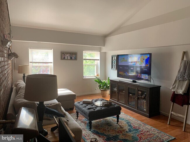 Foto del edificio - 633 S Patterson Park Ave