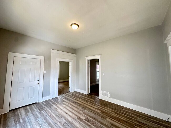 Foto del edificio - Charming 3-Bedroom Home on Logan Avenue, M...