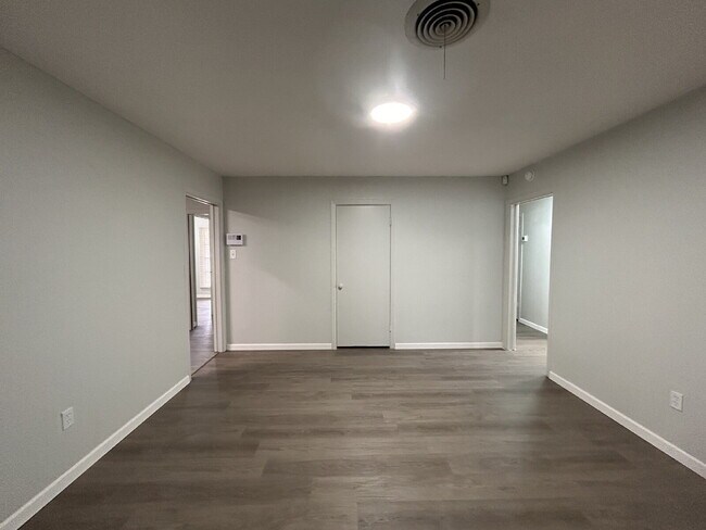 Building Photo - "Spacious 3-Bedroom Haven with an office/s...