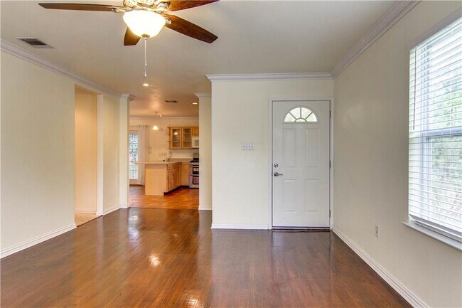 Building Photo - 1713 Cullen Ave