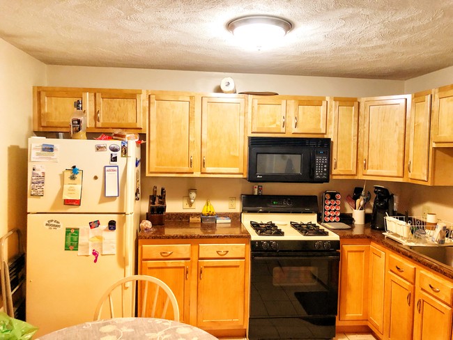 Kitchen with newer cabinets - 11 Kenmar Dr