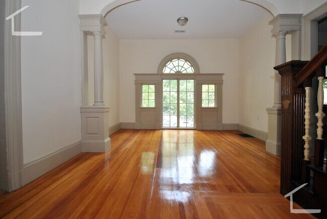 Foto del edificio - 64 Englewood Ave