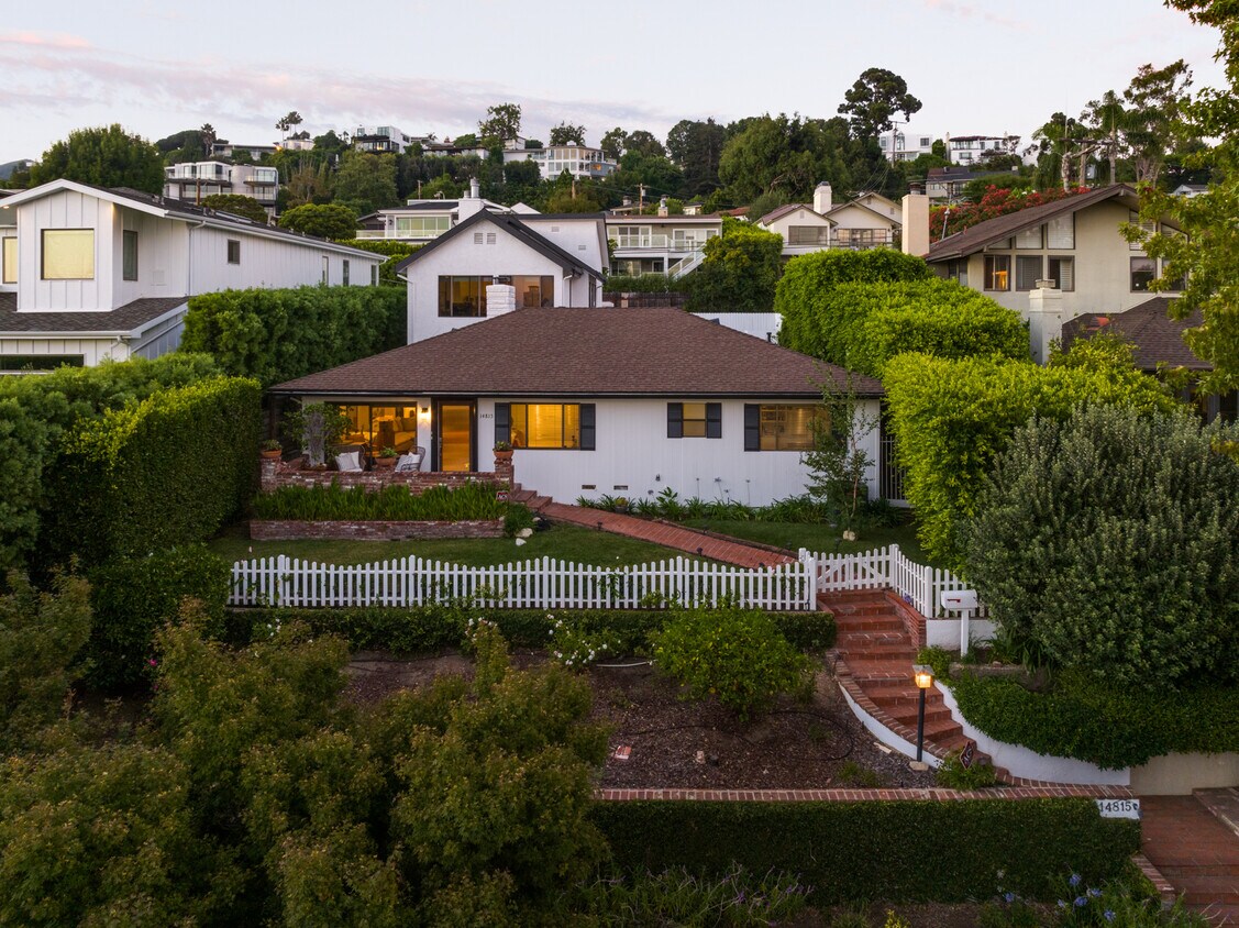 Foto principal - 14815 Bestor Blvd