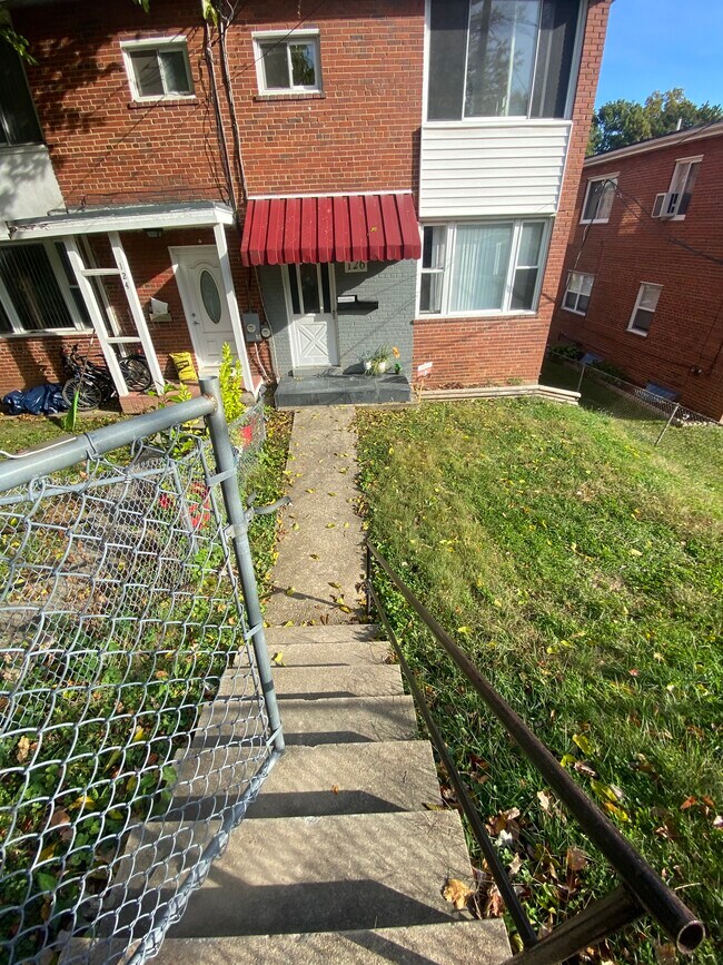Building Photo - 126 Webster St NE