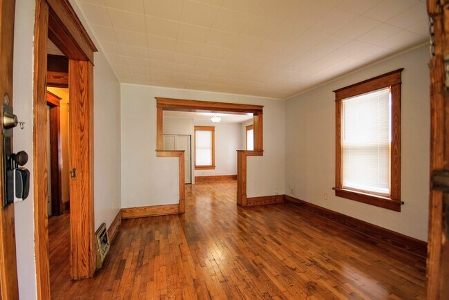 Building Photo - 518 NE Grattan St