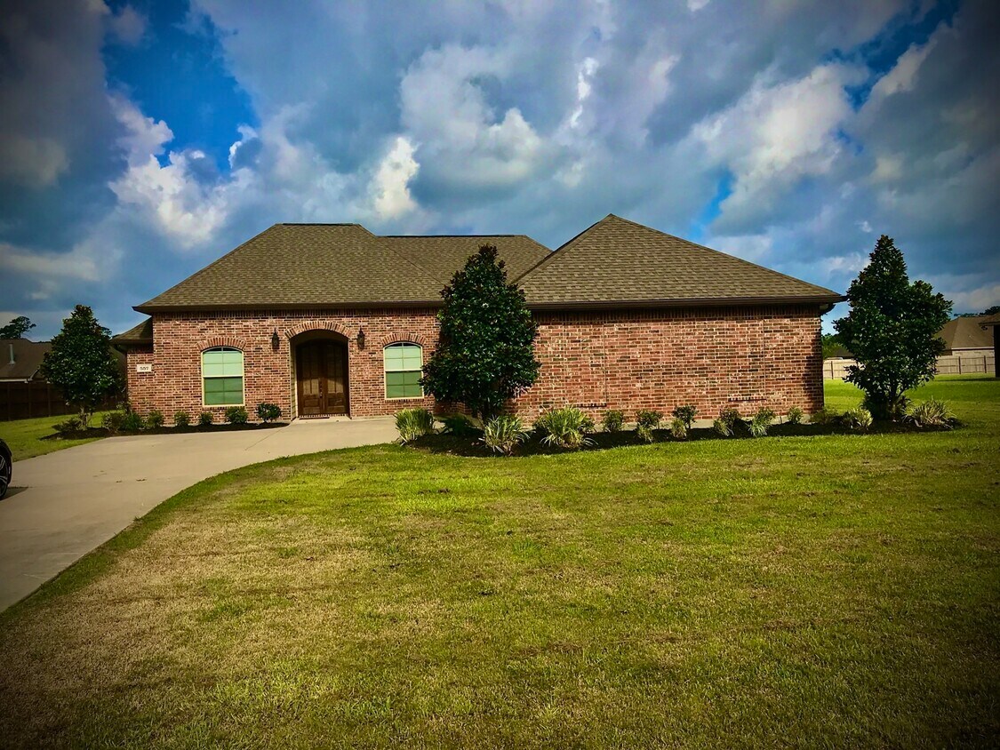 Primary Photo - 557 Dub Ln
