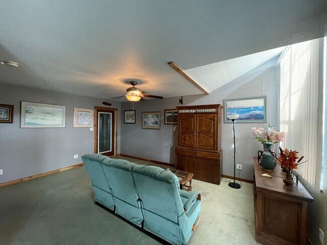 Foto del edificio - PRICE DROP!! // NEW ON MARKET // ALL BILLS...