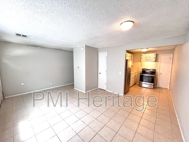 Foto del edificio - 813 N Pleasant St