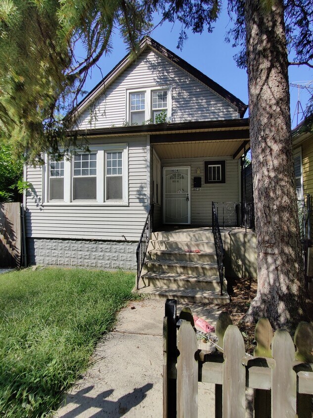 Primary Photo - 8038 S Manistee Ave