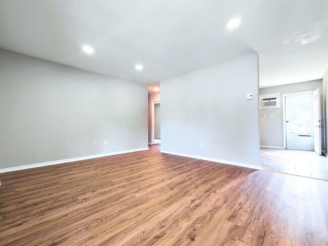 Foto del edificio - 4421 Layola Ave