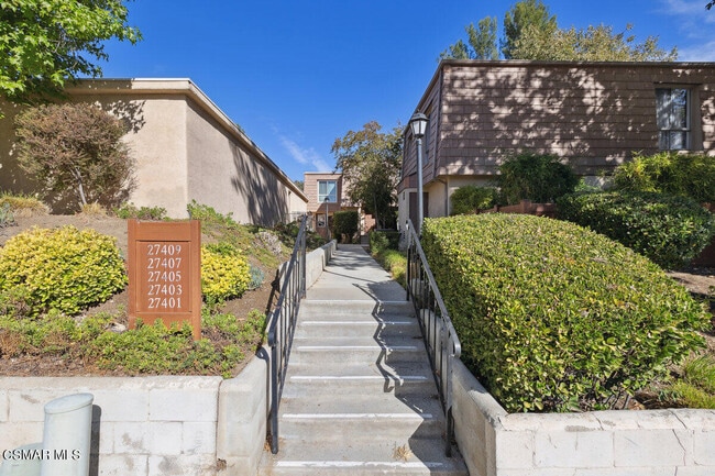 Building Photo - 27401 Country Glen Rd