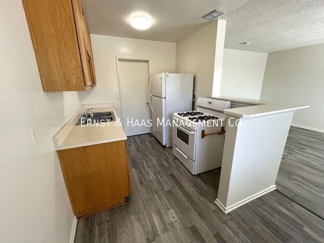 Foto del edificio - 1945 Stanley Ave