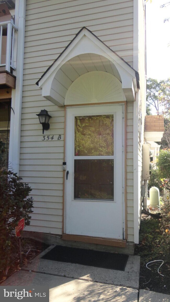 Foto del edificio - 354B Delancey Pl