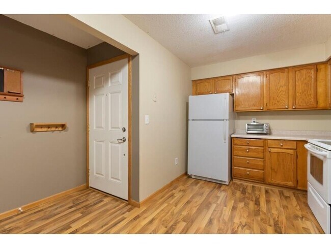Foto del edificio - 3 Bedroom 1 Bath Condo In Newport, MN