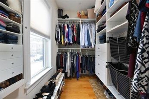 Building Photo - 360 W 2nd St