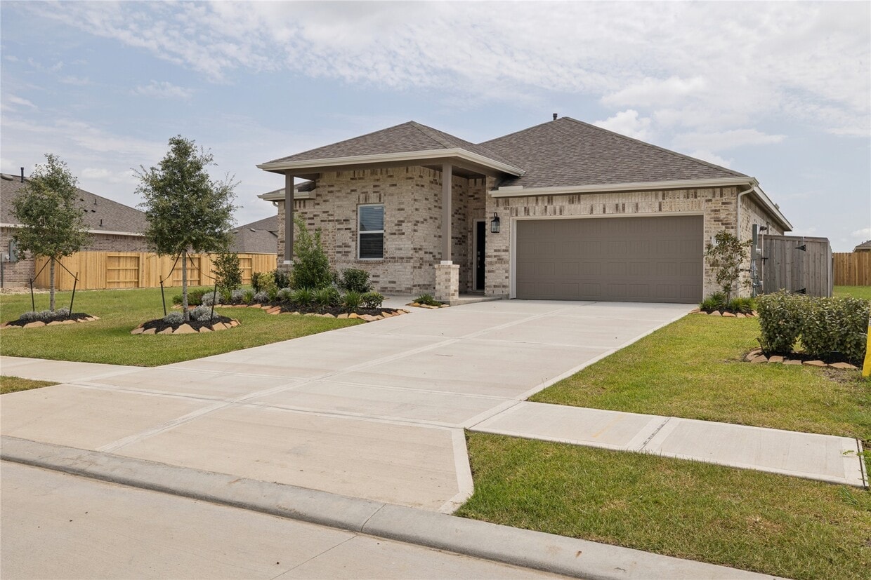 Building Photo - 693 Daniels Lk Ln